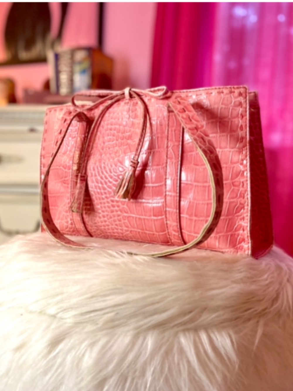 Liz Claiborne Coral Crocodile Faux Leather y2k Vintage Pink Purse Bow Accent